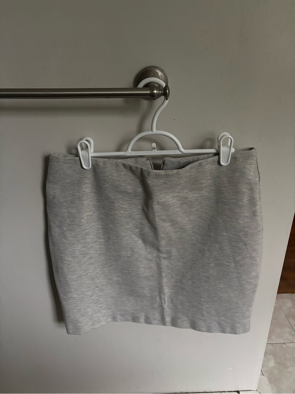 New York & Company Light Gray Women's Stretch Mini Skirt